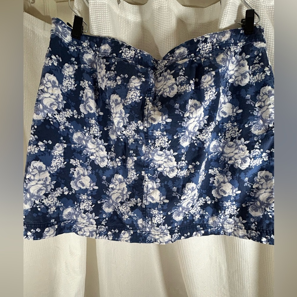 Karen Scott blue, gray floral pattern skort women size 16